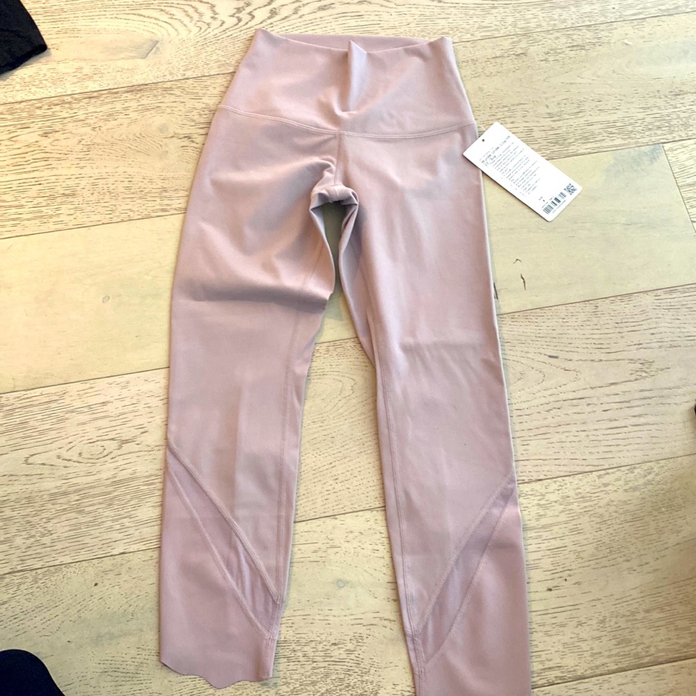 Lululemon Wunder under crop hr 23” lavender size 4